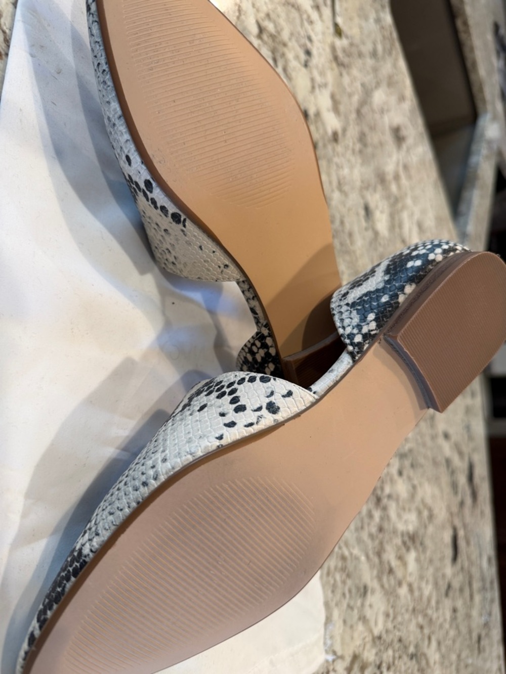 NEW Steve Madden Black and White Snakeskin Pointed Flats - Picture 4 of 4